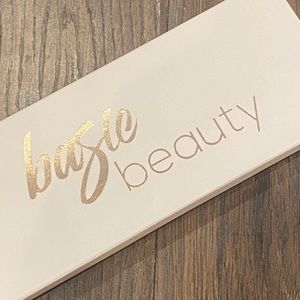 Basic Beauty Glowy AF palette